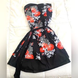 Speechless Women Juniors Black Floral Strapless Dress